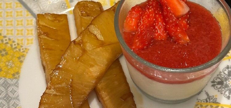 Recette de pannacotta ananas sur coulis de fraises